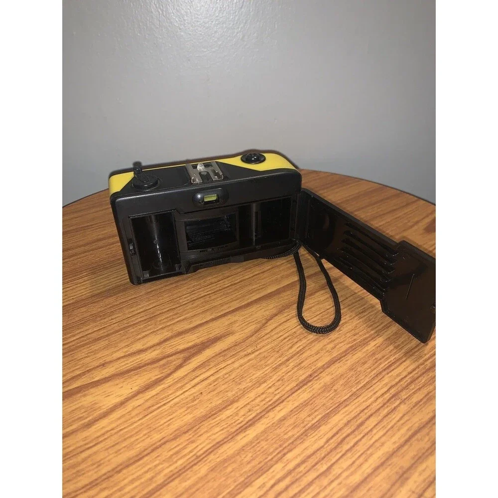 Vintage Working Akira PC-606 Free Focus Yellow 35mm Film Camera FREE S/H